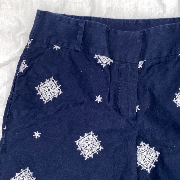 LOFT Riviera navy blue & white embroidered shorts size 4 - Picture 3 of 9